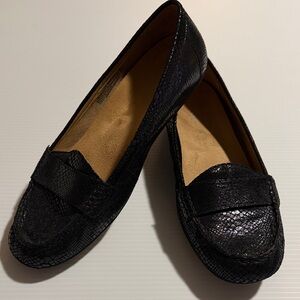 Vionic Women's Chill Larrun Loafer - Black Textured